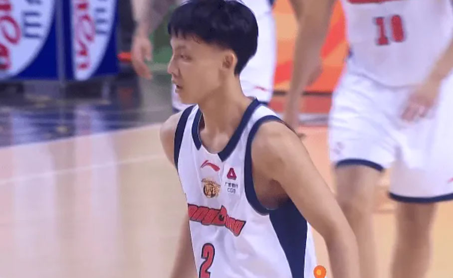 世界杯八强对阵-广东半场压制同曦！焦泊乔徐杰齐爆，三外崩盘，同曦无稳定得分点